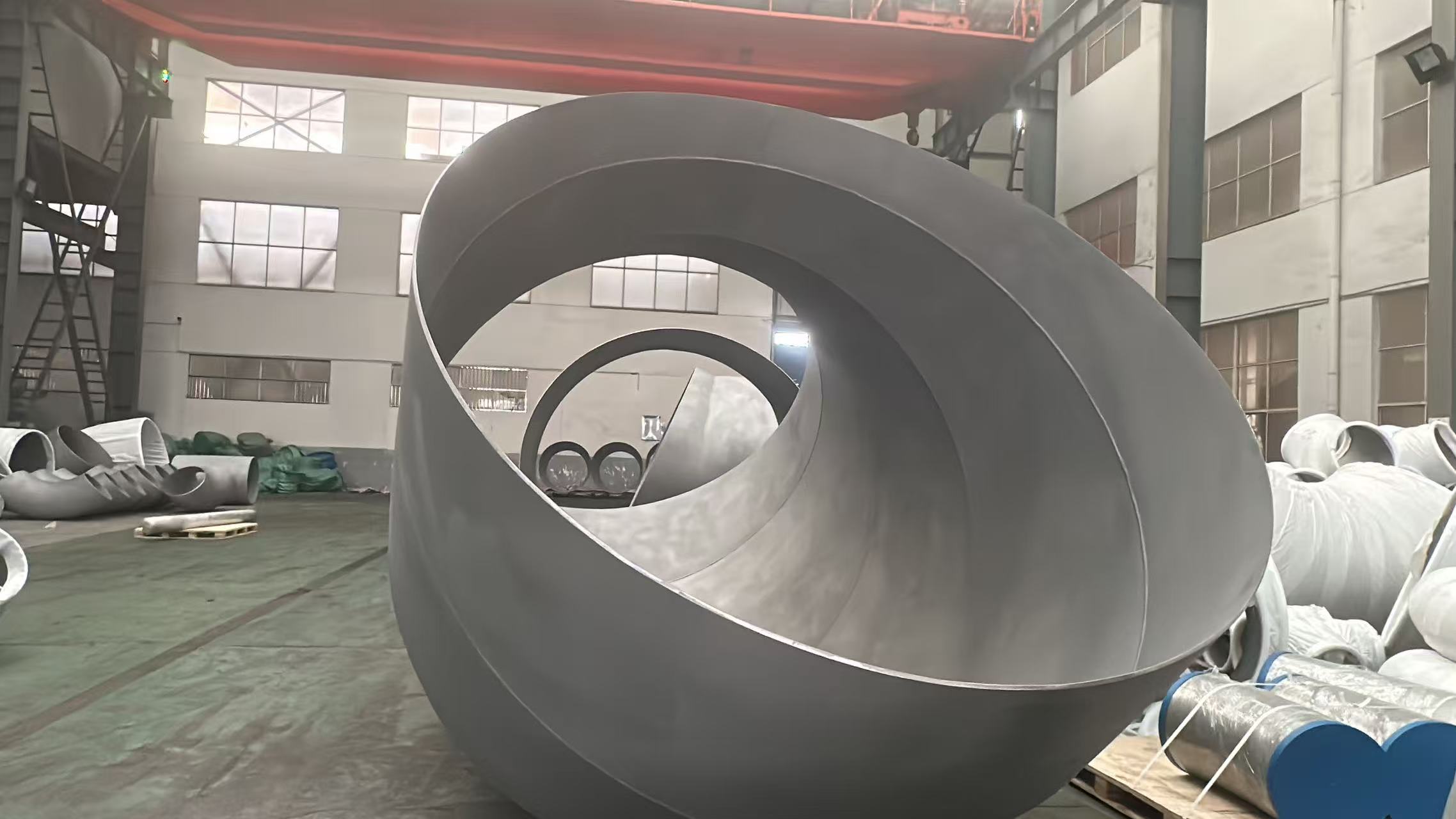 Hva er butt Weld Equal Tees og hvordan brukes de i rør?